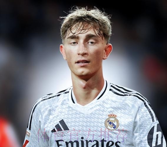 斯基拉:皇马敲定6000万欧引进怀森 将签至2031年 斯基拉:皇马敲定6000万欧引进怀森 将签至2031年